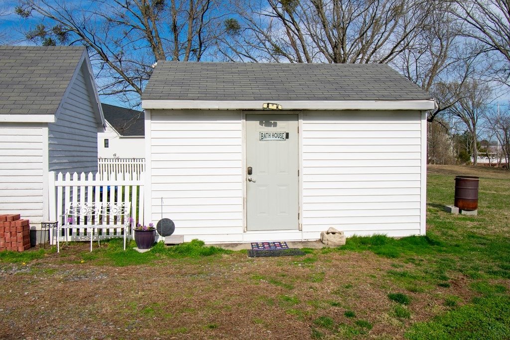 Outbuilding Bathhouse