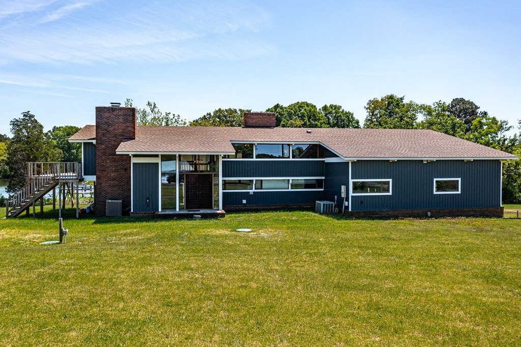 Rear Deck & Exterior