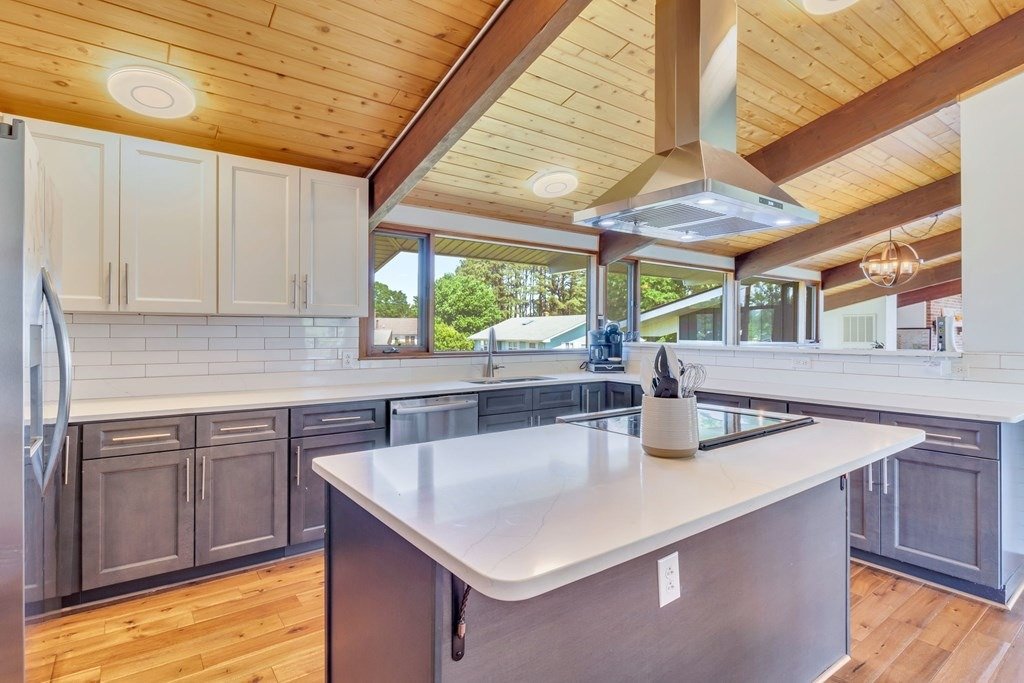 Kitchen Alternate View
