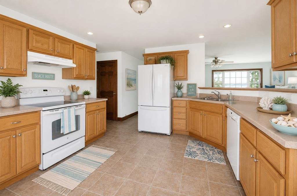 Kitchen Cabinets & Appliances